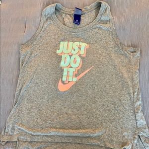 Women’s NIKE top